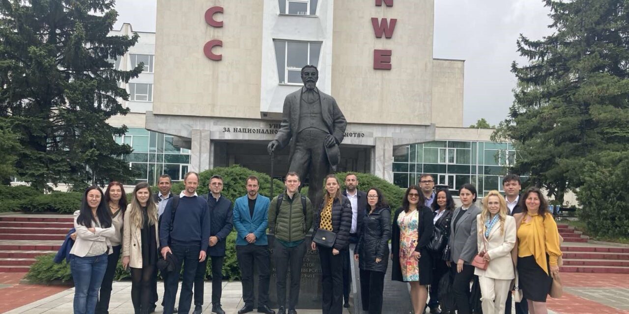 Доц.д-р Божидар Иванов и д-р Веселин Кръстев представят конкурентоспособността на земеделието ни в европейски контекст/Еразъм/, УНСС
